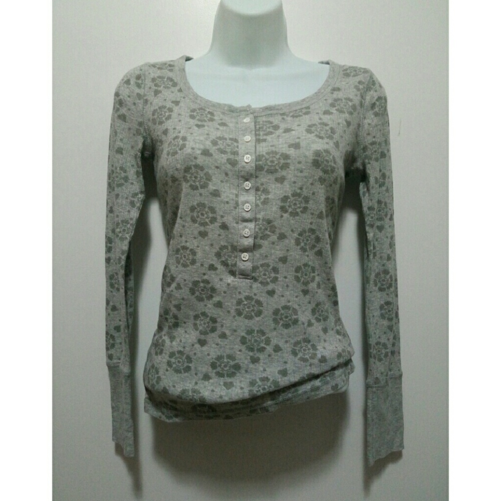 Old Navy Gray Floral Long Sleeve Tee